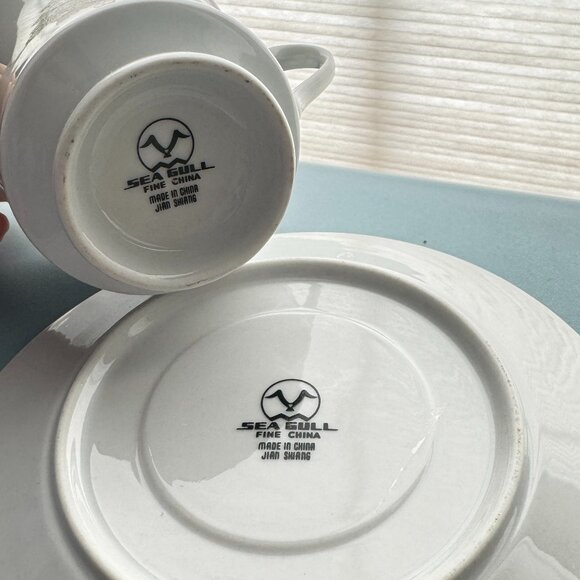 Sea Gull Fine China Christmas tea cup‎ and saucer - Picture 3 of 5